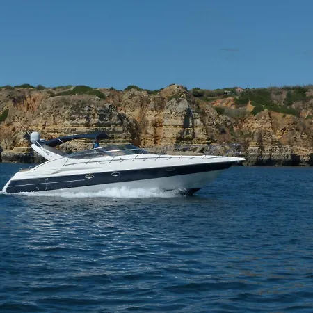 Hotel na wodzie Pocahontas Luxury Motor Yacht In Lagos, Portugal
